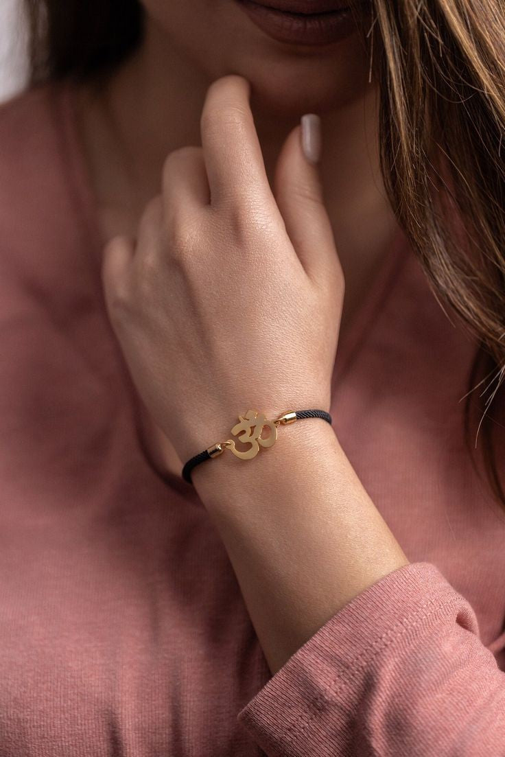 Adjustable Om Rakhi – Dual Plated in 925 Silver & 22K Gold