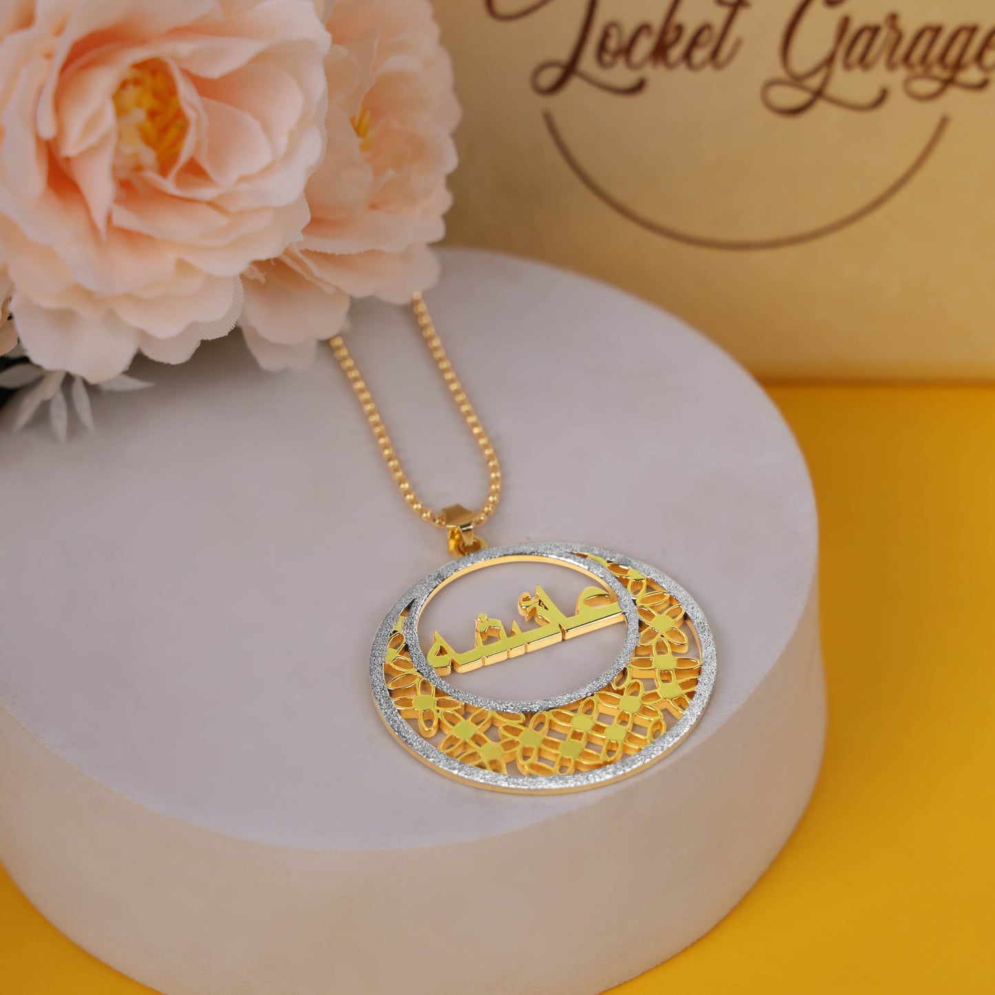 "Elegant Necklaces for Hijab: Personalized and Stylish"