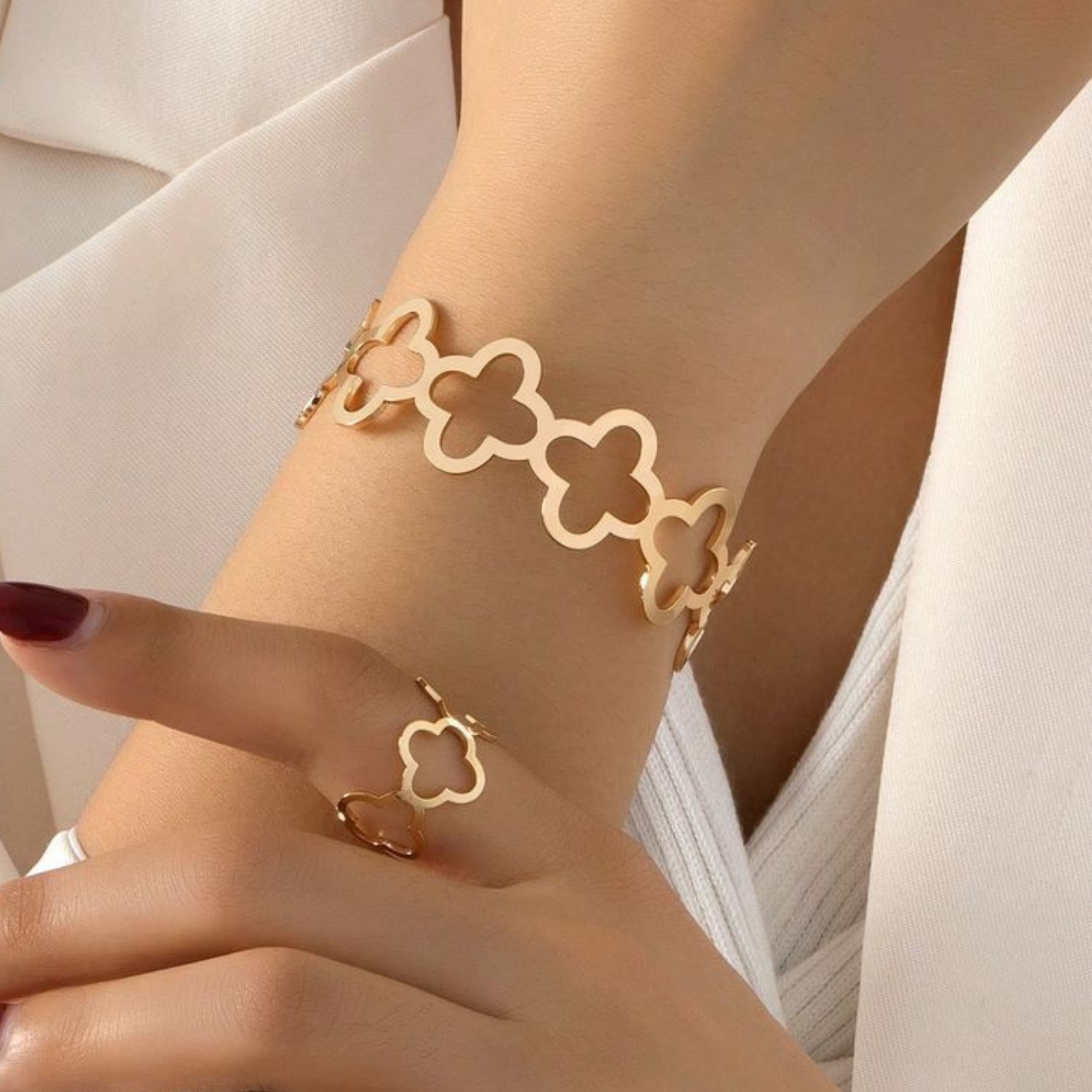 Clover Shape Ring and Bracelet Set – A Perfect Symbol of Luck and Style